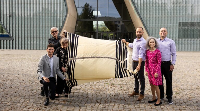 Lors d'un voyage vers les racines de New York à la Pologne, j'ai emballé le tallis de mon arrière-grand-père. Un message de notre éditrice et PDG Rachel Fishman Feddersen