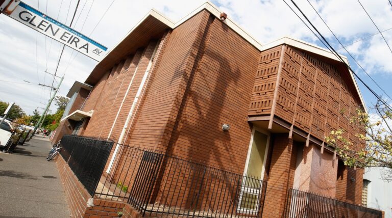 Melbourne, Australie, une synagogue incendiée lors d'un incendie criminel présumé Un message de notre éditrice et PDG Rachel Fishman Feddersen