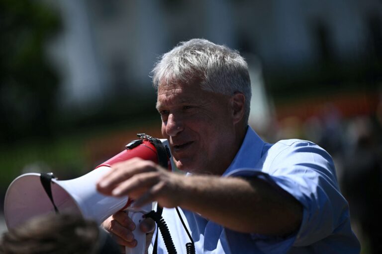 Qui est Steven Donziger, l’avocat juif spécialisé dans l’environnement que les politiciens souhaitent que Biden gracie ensuite ? Un message de notre PDG et éditrice Rachel Fishman Feddersen