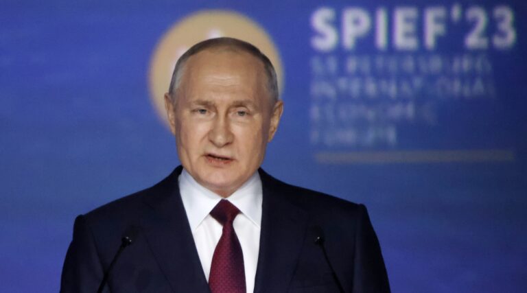 Vladimir Poutine accuse les « Juifs de souche » de détruire l'Église orthodoxe russe. Un message de notre éditrice et PDG Rachel Fishman Feddersen