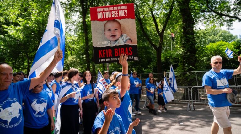 L’accord Israël-Hamas attire une attention renouvelée sur Kfir et Ariel Bibas, les plus jeunes otages restants