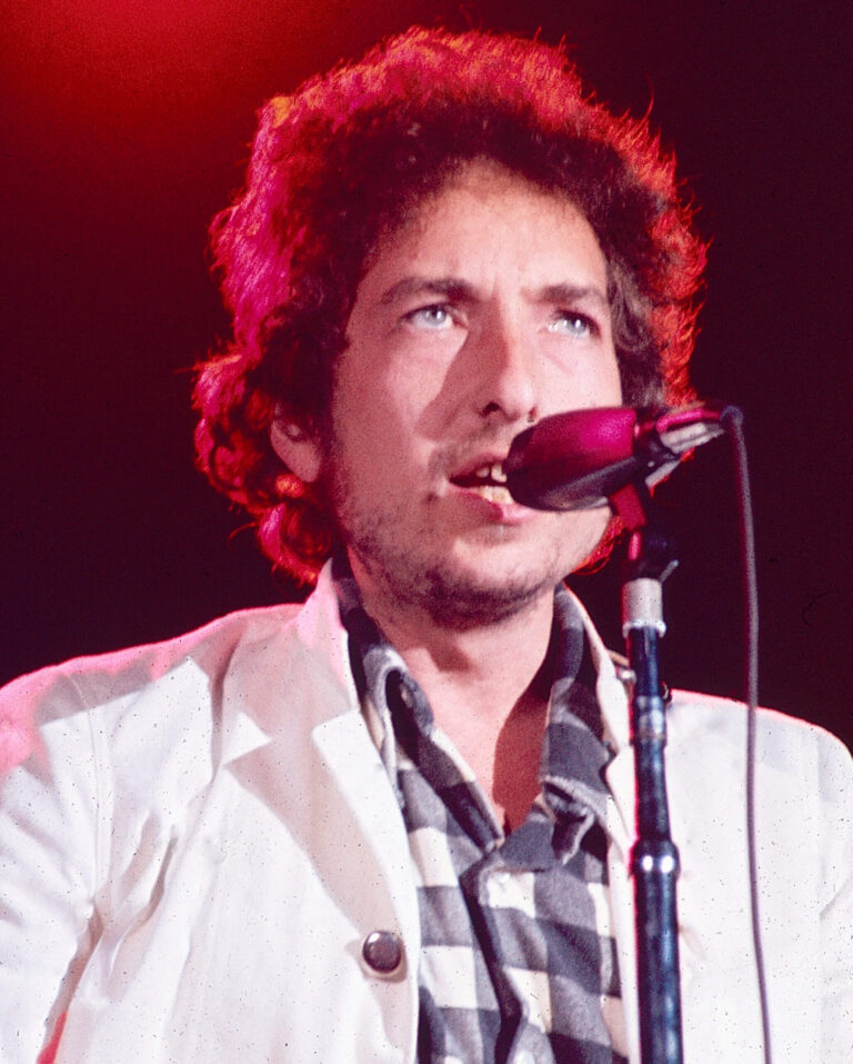 50 ans plus tard, "Blood on the Tracks" de Bob Dylan reste la référence par laquelle tous les albums sont mesurés. Un message de notre éditrice et PDG Rachel Fishman Feddersen