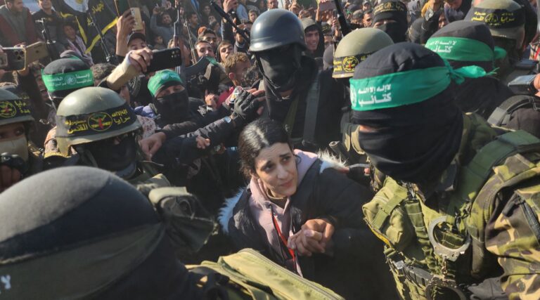 8 otages Retour à Israël après les scènes chaotiques à Gaza Un message de notre éditeur et PDG Rachel Fishman Feddersen