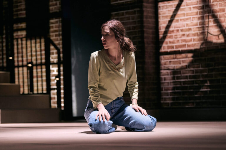 `` A Knock on the Roof '' est un portrait de guerre tragique et impatient de Gaza un message de notre éditeur et PDG Rachel Fishman Feddersen