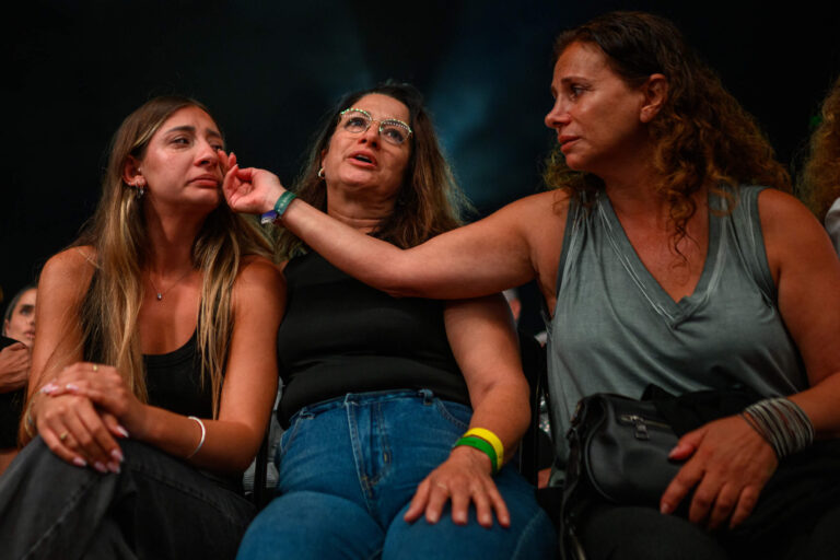 Après 15 mois de guerre, les Israéliens sont tous sur des échafaudages, s'aidant les uns les autres. Un message de notre éditrice et PDG Rachel Fishman Feddersen