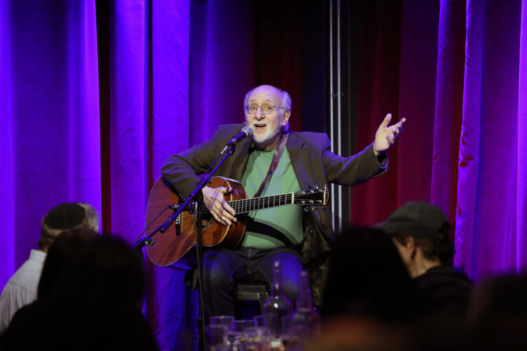 Dans l'héritage de Peter Yarrow, un mélange difficile de valeurs juives et de transgressions personnelles. Un message de notre éditrice et PDG Rachel Fishman Feddersen