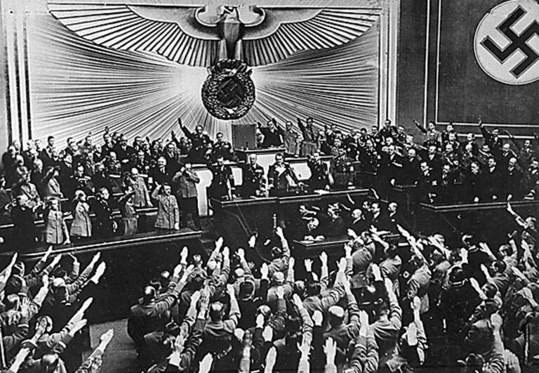 D’où vient le salut fasciste allemand nazi « Sieg Heil » ? Un message de notre éditrice et PDG Rachel Fishman Feddersen