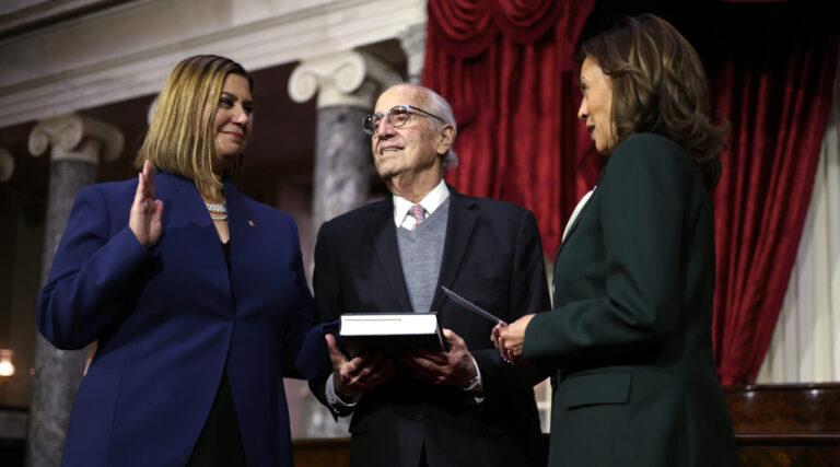 Elissa Slotkin a prêté serment au Sénat sur le commentaire de la Torah des femmes du mouvement réformé Un message de notre éditrice et PDG Rachel Fishman Feddersen