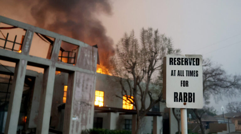 La communauté juive entre en action alors que les incendies dévastateurs dans la région de Los Angeles s'étendent Un message de notre éditrice et PDG Rachel Fishman Feddersen