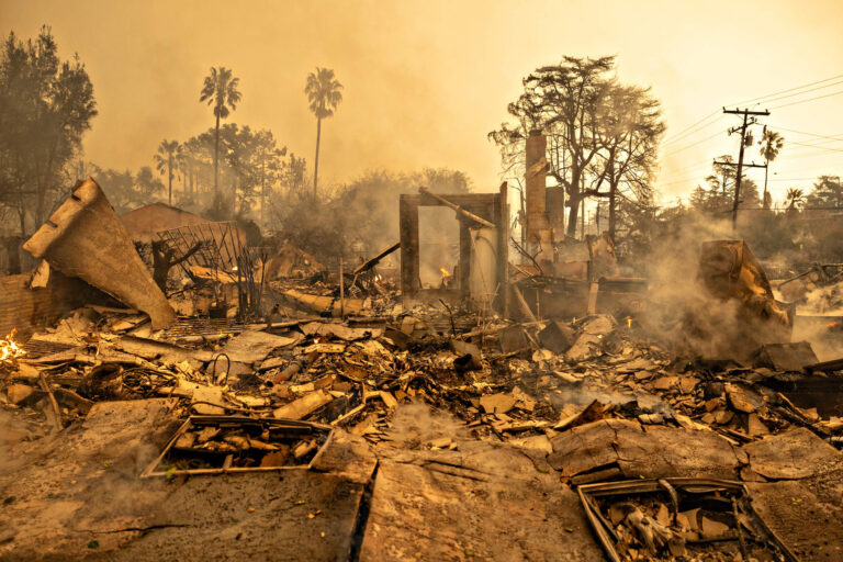 Les Juifs excellent dans l’organisation collective. Les incendies de Los Angeles sont un appel à mobiliser les ressources pour lutter contre le changement climatique. Un message de notre éditrice et PDG Rachel Fishman Feddersen