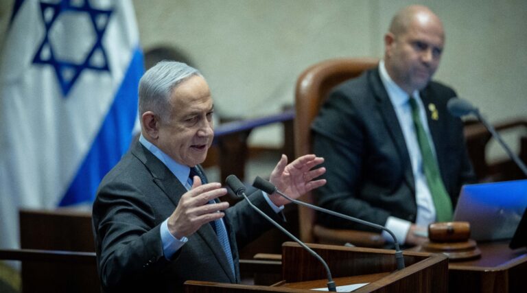 Netanyahu est officiellement sorti de l'hôpital après un départ anticipé pour renforcer sa coalition instable
