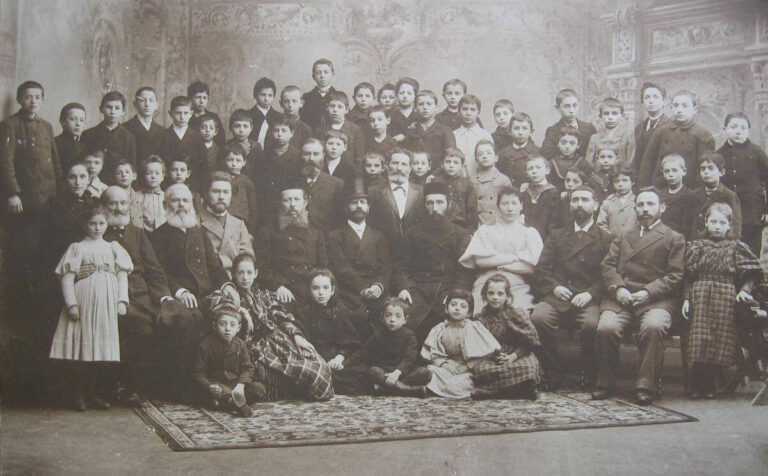 Pour la minuscule communauté juive de la Finlande, une histoire compliquée de lutte pour le tsar et les nazis un message de notre éditeur et PDG Rachel Fishman Feddersen