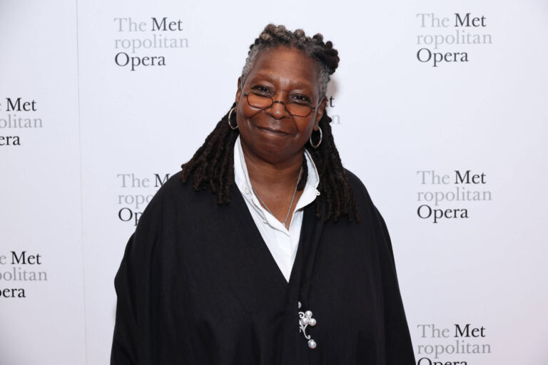 Pourquoi l'Adl Slam Whoopi Goldberg mais a-t-il donné «Grace» à Elon Musk? Un message de notre éditeur et PDG Rachel Fishman Feddersen