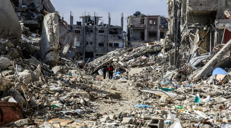 Trump dit qu'il fait pression sur les dirigeants des pays arabes pour qu'ils accueillent les Palestiniens de Gaza. Un message de notre éditrice et PDG Rachel Fishman Feddersen