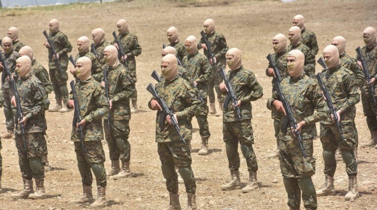 Un vétéran militaire américain avec une « animosité profondément ancrée contre les Juifs » a tenté de rejoindre le Hezbollah, accuse le gouvernement fédéral. Un message de notre éditrice et PDG Rachel Fishman Feddersen