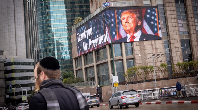 Les Israéliens répondent à la prise de contrôle de Gaza de Trump avec un choc, une consternation, une exaltation et l'humour noir un message de notre éditeur et PDG Rachel Fishman Feddersen