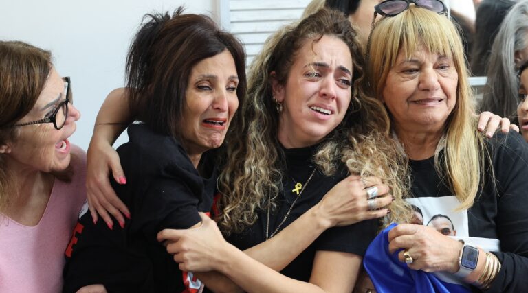 L'abus des otages israéliens choque un mouvement `` ramener à la maison '' qui se nourrit d'espoir un message de notre éditeur et PDG Rachel Fishman Feddersen