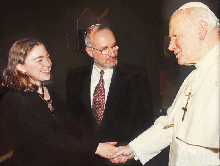 Comment le pape et mon père rabbin ont changé ma vie et ont guéri mon cœur un message de notre éditeur et PDG Rachel Fishman Feddersen