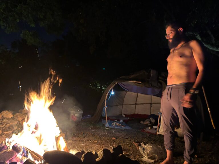 Dans une hasidic juif Sweat Lodge, l'illumination dans l'obscurité globale un message de notre éditeur et PDG Rachel Fishman Feddersen
