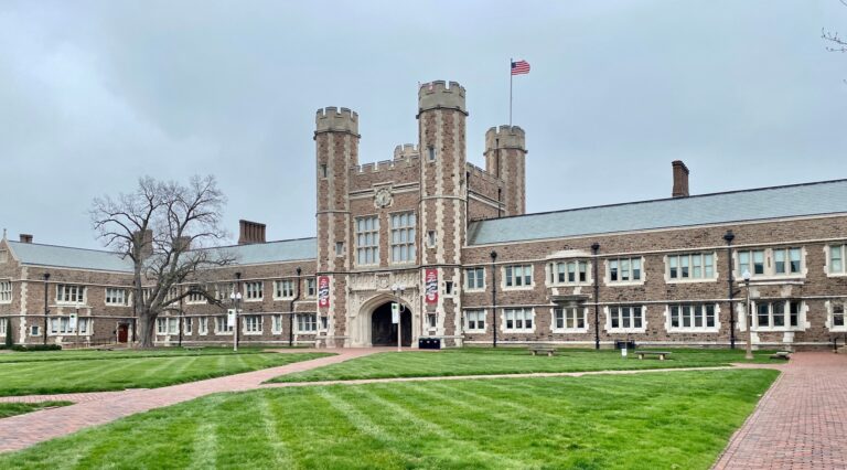 Depuis le 7 octobre, l'Université de Washington à St. Louis a tranquillement ouvert ses portes aux étudiants juifs laissant les environnements de campus inconfortables un message de notre éditeur et PDG Rachel Fishman Feddersen