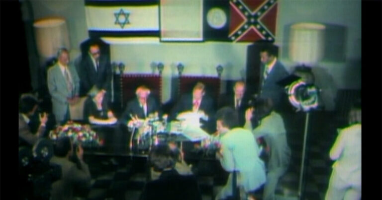 Et si Israël et la Géorgie changeaient de places? La première de 1975 de SNL a proposé la paix à travers la terre échangeant un message de notre éditeur et PDG Rachel Fishman Feddersen