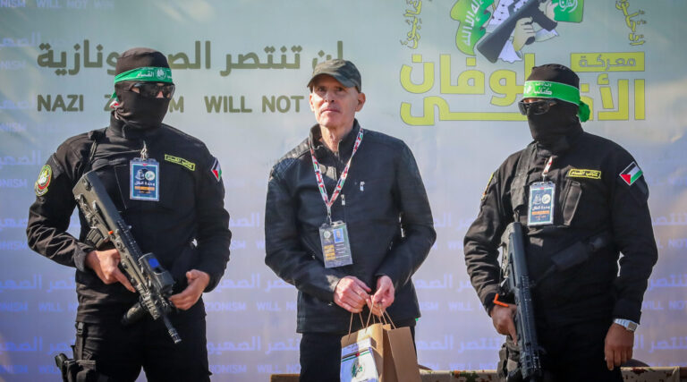 Keith Siegel, Yarden Bibas, Ofer Kalderon sorti de Gaza dans des transferts lisses