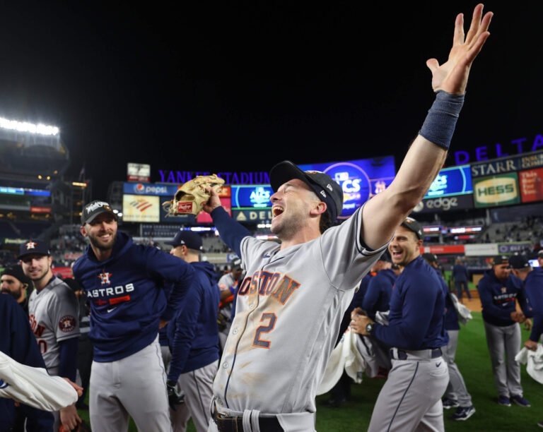 La star du baseball juive Alex Bregman signe avec les Red Sox en rédaction record, un message de notre éditeur et PDG Rachel Fishman Feddersen
