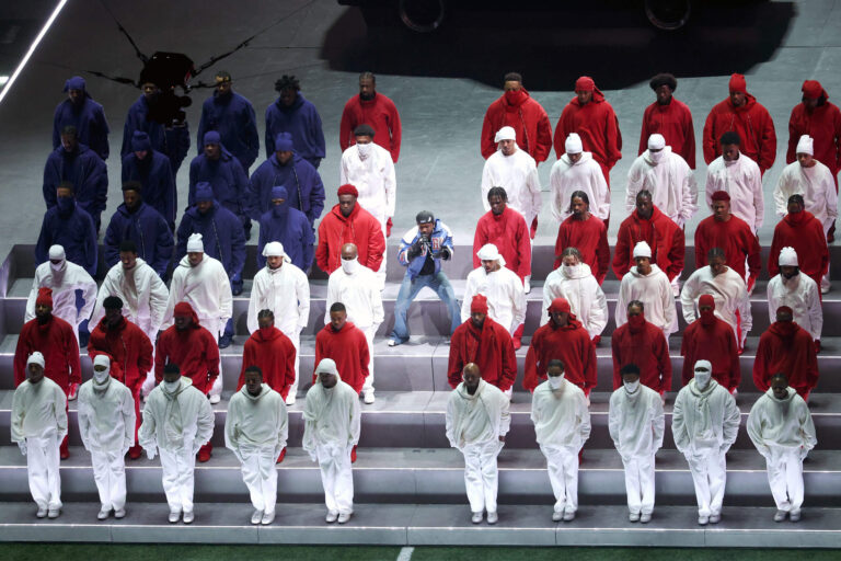 Le dimanche du Super Bowl, Kendrick Lamar a pris le fascisme, Kanye et Donald Trump un message de notre éditeur et PDG Rachel Fishman Feddersen