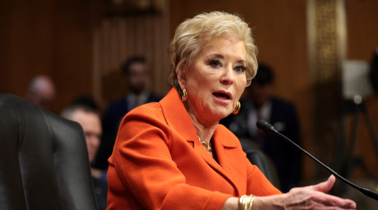Linda McMahon, Secrétaire à l'éducation de Trump, a déclaré qu'elle luttera contre l'antisémitisme - mais offre à peu de détails un message de notre éditeur et PDG Rachel Fishman Feddersen