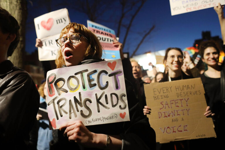 Mes ancêtres ont quitté leur patrie pour échapper à l'antisémitisme. Mon fils devra-t-il quitter les États-Unis parce qu'il est trans? Un message de notre éditeur et PDG Rachel Fishman Feddersen