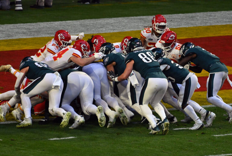 Super Bowl 2025: L'histoire yiddish du «Tush Push», les Eagles de Philadelphie, jouent un message de notre éditeur et PDG Rachel Fishman Feddersen