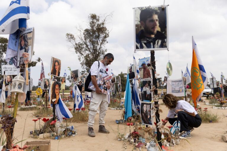 200 000 touristes par mois visitent le site du massacre de Nova dans le sud d'Israël, l'attaquant est libre de lire mais pas libre de produire