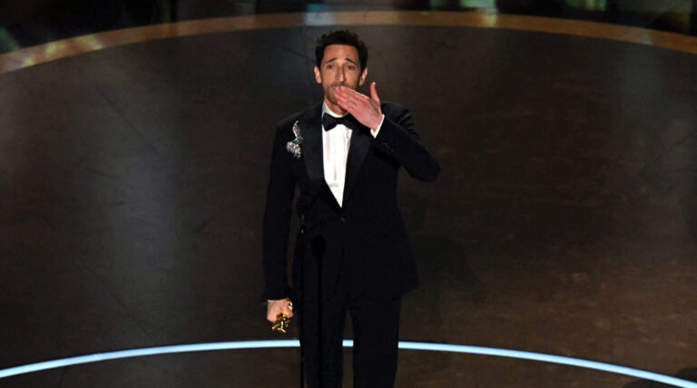 Adrien Brody remporte le meilleur acteur Oscar pour `` The Brutaliste '', son deuxième pour avoir joué à un survivant de l'Holocauste un message de notre éditeur et PDG Rachel Fishman Feddersen