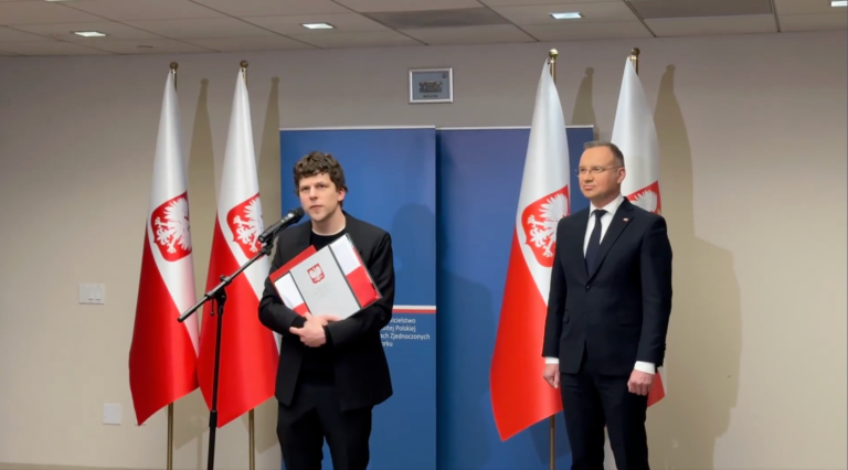 Jesse Eisenberg reçoit la citoyenneté polonaise après `` une vraie douleur '', se déroulant en Pologne, gagne Oscar un message de notre éditeur et PDG Rachel Fishman Feddersen