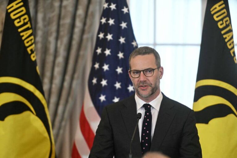 L'envoyé d'otage de Trump défend les pourparlers avec le Hamas: rencontrer `` Bad People fait partie de mon travail '' Un message de notre éditeur et PDG Rachel Fishman Feddersen