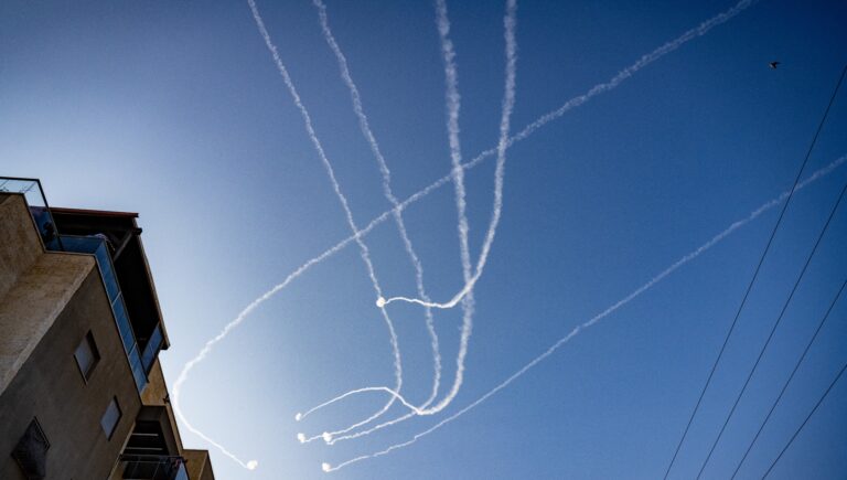 Le Hamas tire 3 roquettes dans la région de Tel Aviv pour la première fois depuis des mois un message de notre éditeur et PDG Rachel Fishman Feddersen