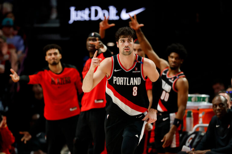 Les trail Blazers ont laissé Deni Avdija Cook et ont frappé un joueur de franchise dans le processus que l'attaquant est libre de lire, mais il n'est pas libre de produire