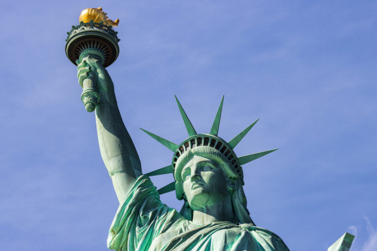 Pourquoi un politicien avec une histoire juive intrigante dit que les États-Unis devraient redonner à l'état de la liberté un message de notre éditeur et PDG Rachel Fishman Feddersen