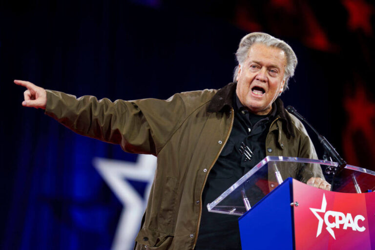 Steve Bannon, jours après le salut nazi, dit à la foule orthodoxe: `` Je suis l'une des personnes les plus pro-israéliennes ''. Un message de notre éditeur et PDG Rachel Fishman Feddersen