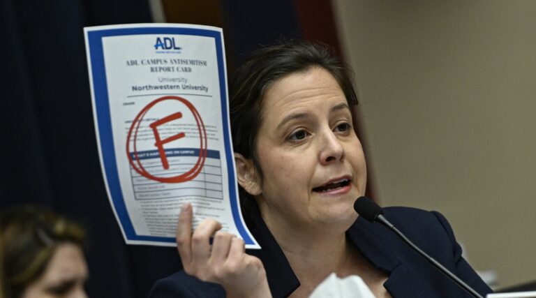Trump Nixes Pro-Israel Darling Elise Elise Stefanik's Nomination to Be to Be Ambassador L'attaquant est libre de lire, mais ce n'est pas libre de produire