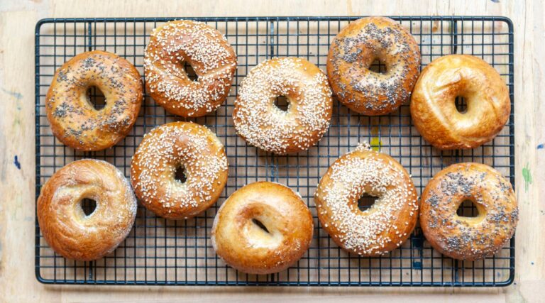 Un magasin de bagels a été reculé d'un festival de restauration juive sur Israël. Alors regret a mis en place. Un message de notre éditeur et PDG Rachel Fishman Feddersen