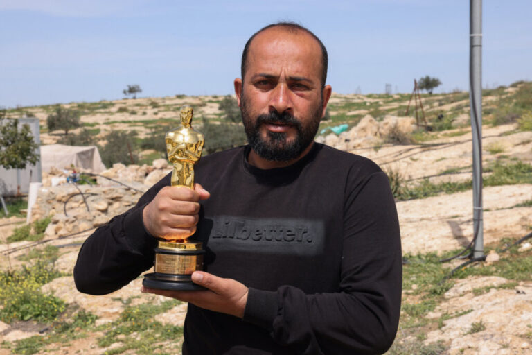 Une arrestation d'un Oscar palestinien a choqué le monde. Pour ces militants juifs, il était terriblement normal que l'attaquant est libre de lire, mais il n'est pas libre de produire