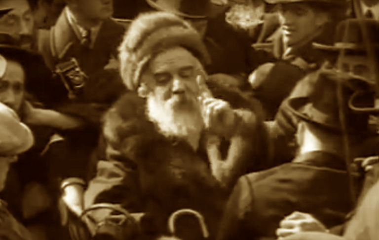 ווידעאָ: אַ וואָרענונג פֿונעם מונקאַטשער רבין צו אַמעריקאַנער ייִדן דעם 15טן מאַרץ 1933VIDEO: A warning from the Munkaczer Rebbe to American Jews on March 15, 1933 A message from our Publisher & CEO Rachel Fishman Feddersen