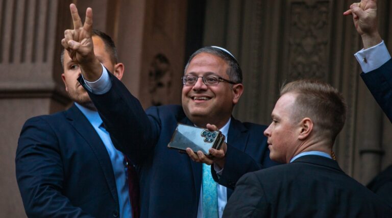 La synagogue de Long Island annule Ben-Gvir Talk au milieu de tensions larges sur l'opportunité de l'accueillir, l'attaquant est libre de lire, mais il n'est pas libre de produire