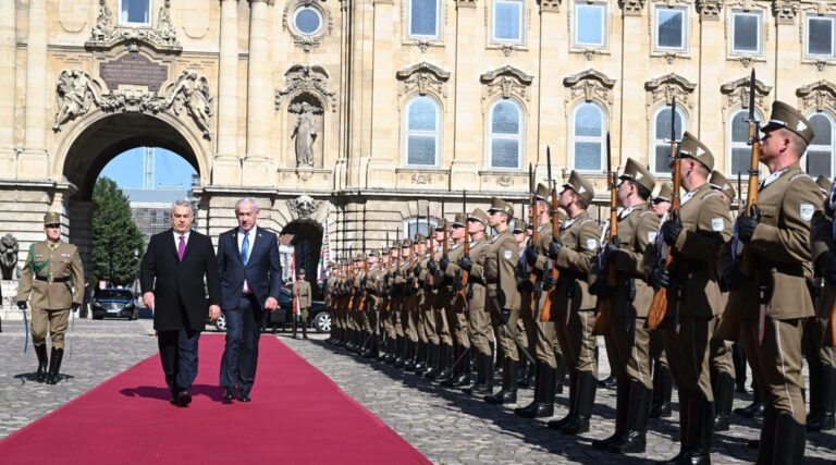 Alors que Netanyahu arrive à Budapest, la Hongrie annonce la sortie de la Cour pénale internationale