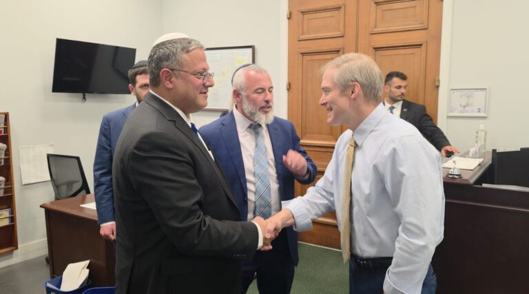 Ben-Gvir dit qu'il a rencontré 4 membres du Congrès, des manifestants repoussés à US Capitol, l'attaquant est libre de lire, mais il n'est pas libre de produire