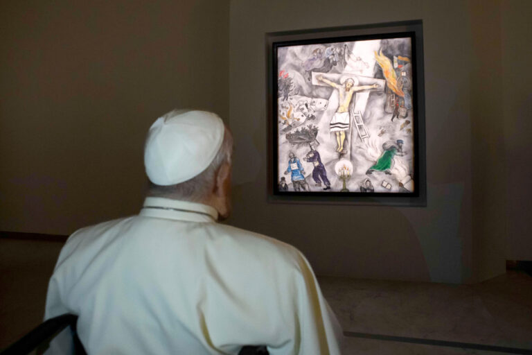 Comment cette peinture Marc Chagall explique l'âme du pape François l'attaquant est libre de lire, mais il n'est pas libre de produire