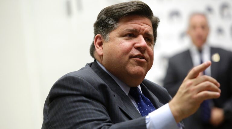 JB Pritzker accuse Trump de «désobliger le fondement même du judaïsme» l'attaquant est libre de lire, mais il n'est pas libre de produire