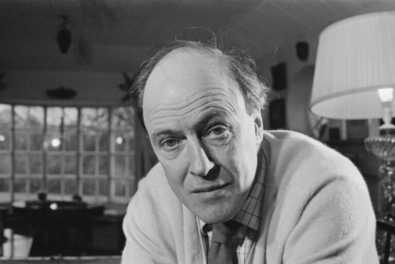 Jouez sur l'antisémitisme de Roald Dahl gagne 3 Olivier Awards L'attaquant est libre de lire, mais il n'est pas libre de produire