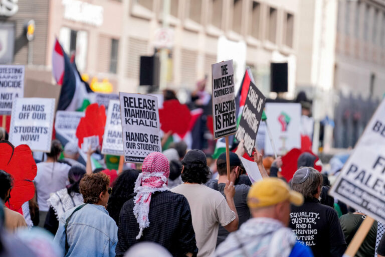 La Pâque nous enseigne pourquoi les Juifs devraient se tenir avec Mahmoud Khalil, l'attaquant est libre de lire, mais il n'est pas libre de produire